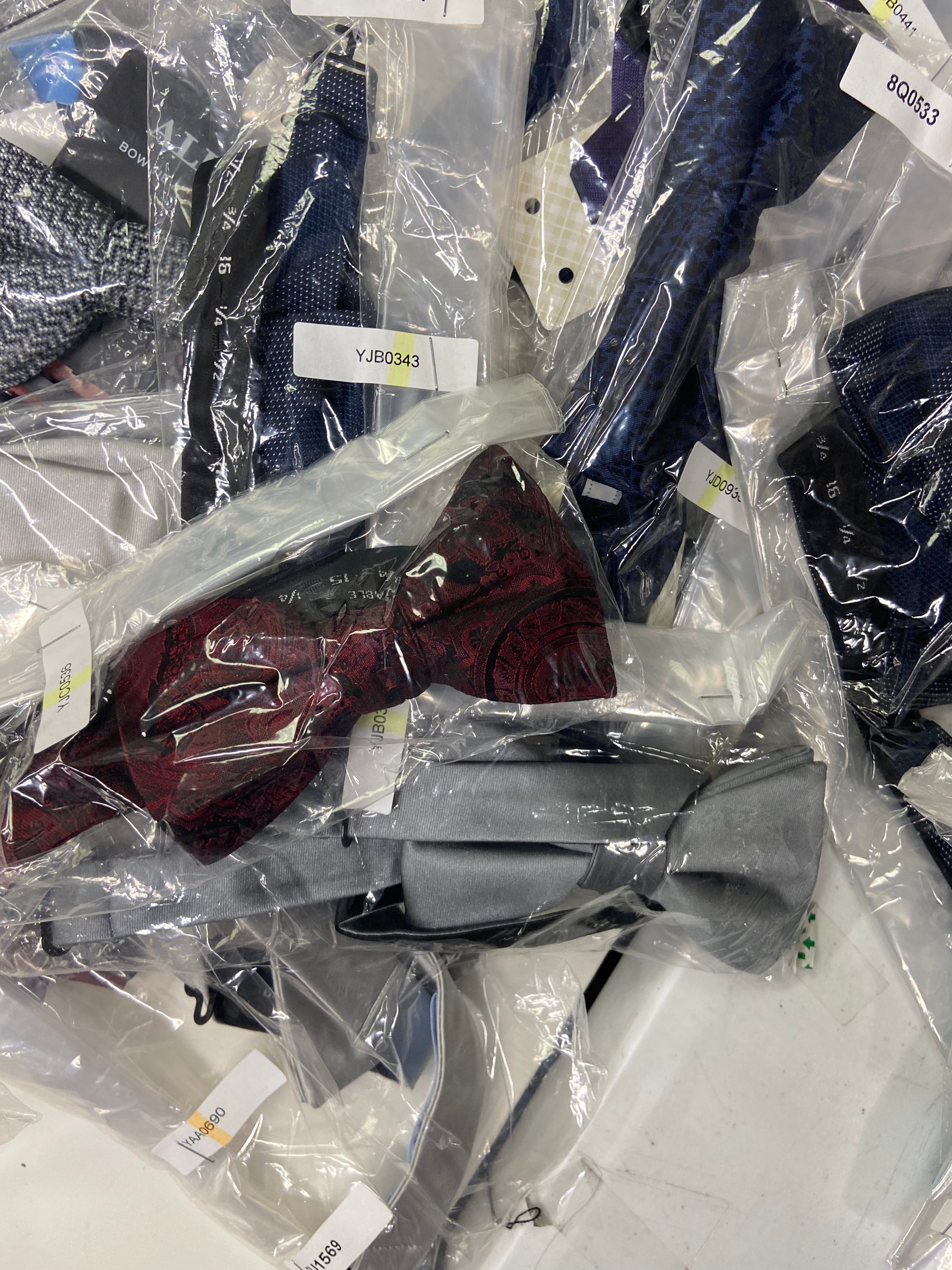 Men's Bow Ties Wholesale Lot, COUNTESS MARA, RYAN SEACREST, ALFANI and more, 92 items, CUSTOMER RETURNS