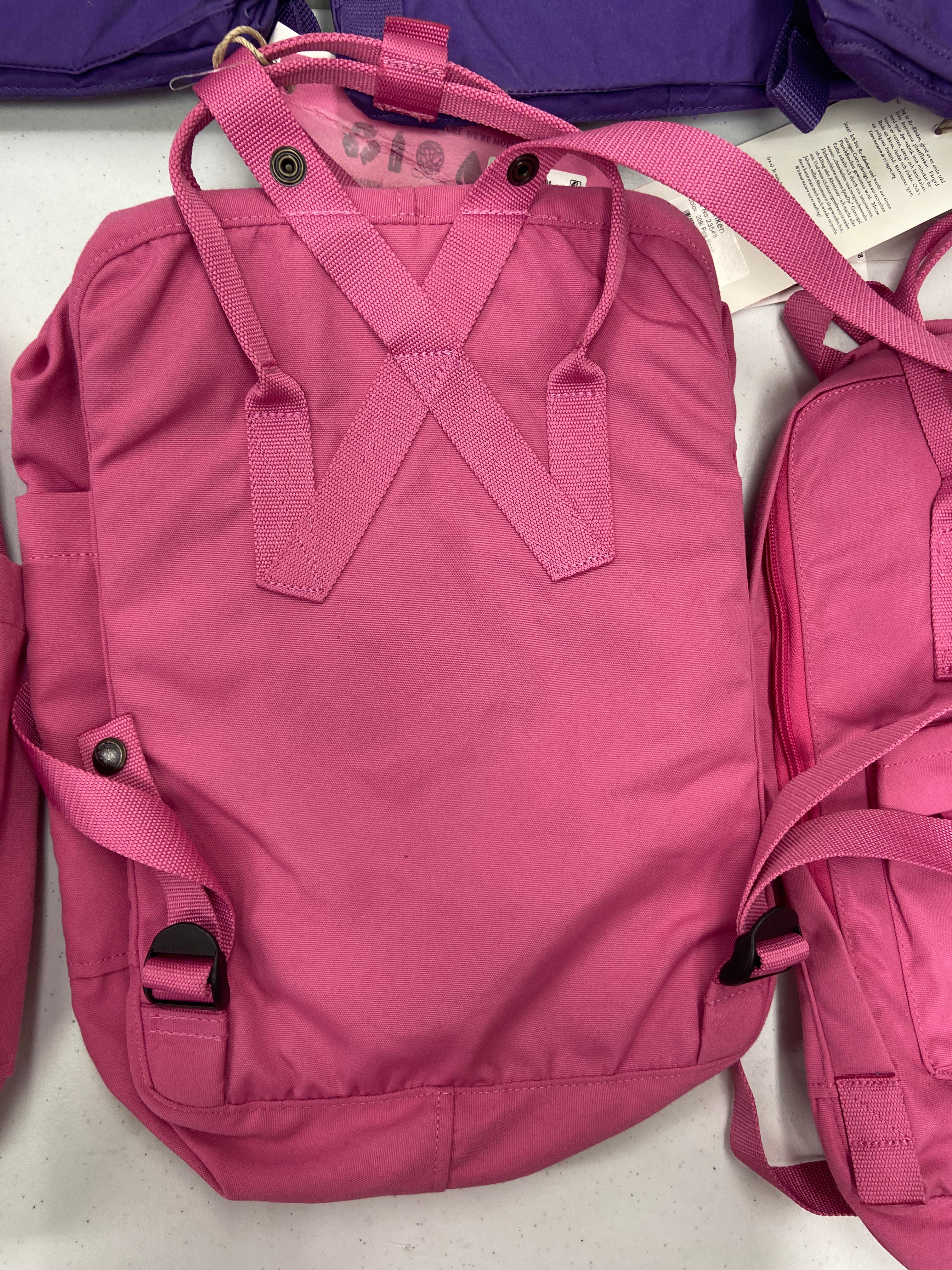 Women's Backpacks Wholesale Lot, FJALLRAVEN, 8 items, Shelf Pulls, MSRP $680