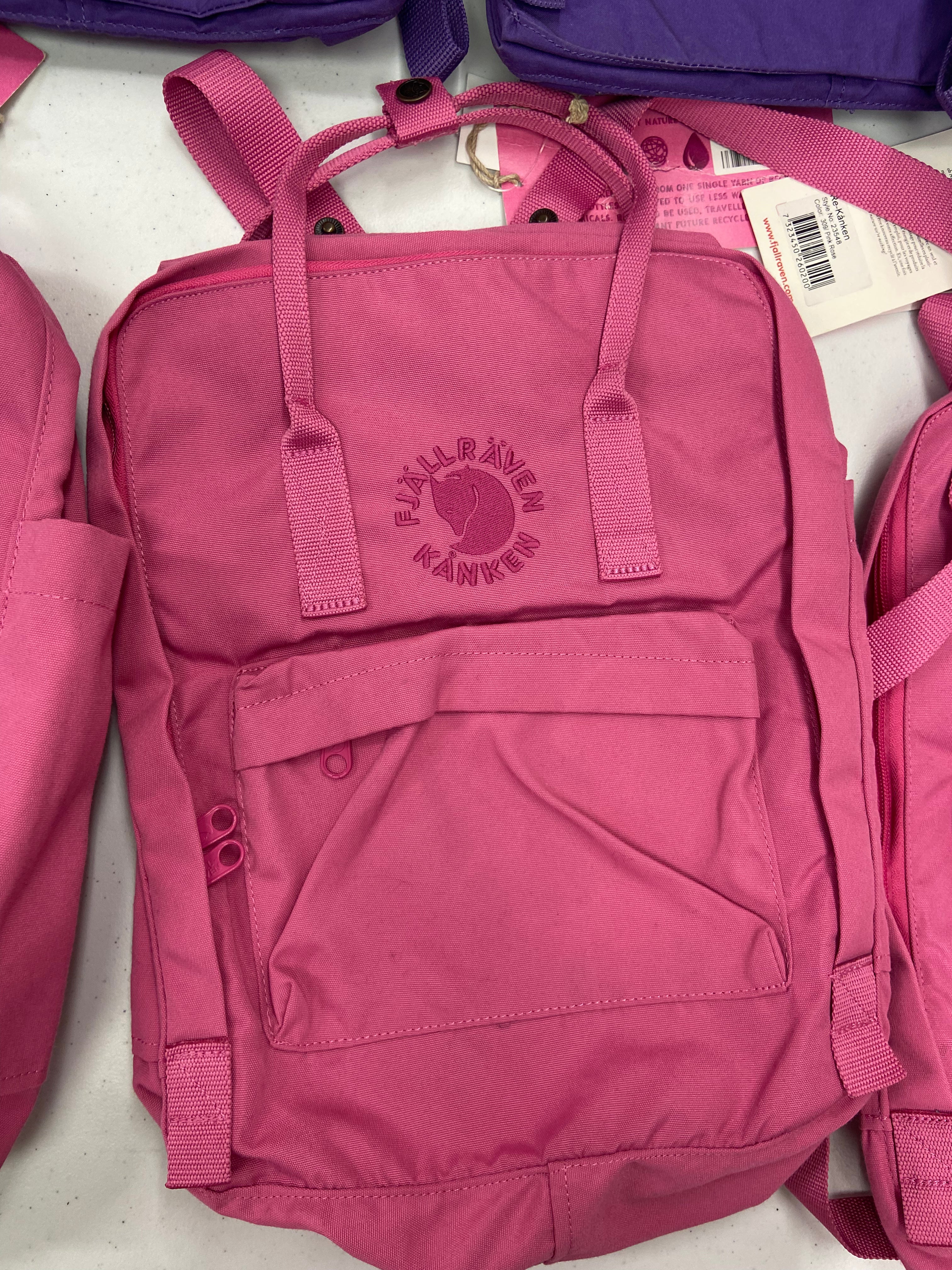 Women's Backpacks Wholesale Lot, FJALLRAVEN, 8 items, Shelf Pulls, MSRP $680
