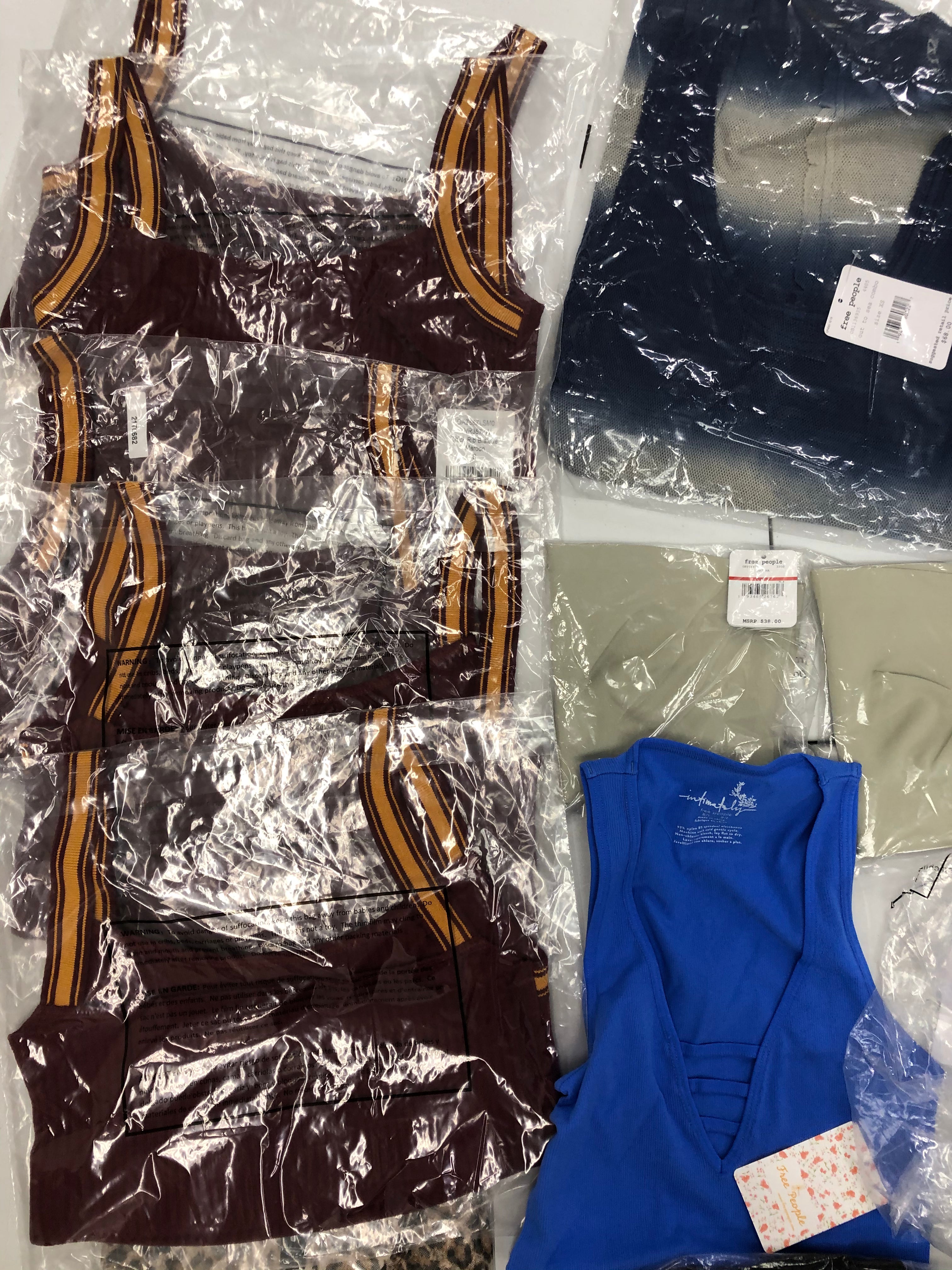 Women's Clothing Assorted Wholesale Lot, FREE PEOPLE, AQUA, AMERICAN APPAREL, 17 items, New, MSRP $616