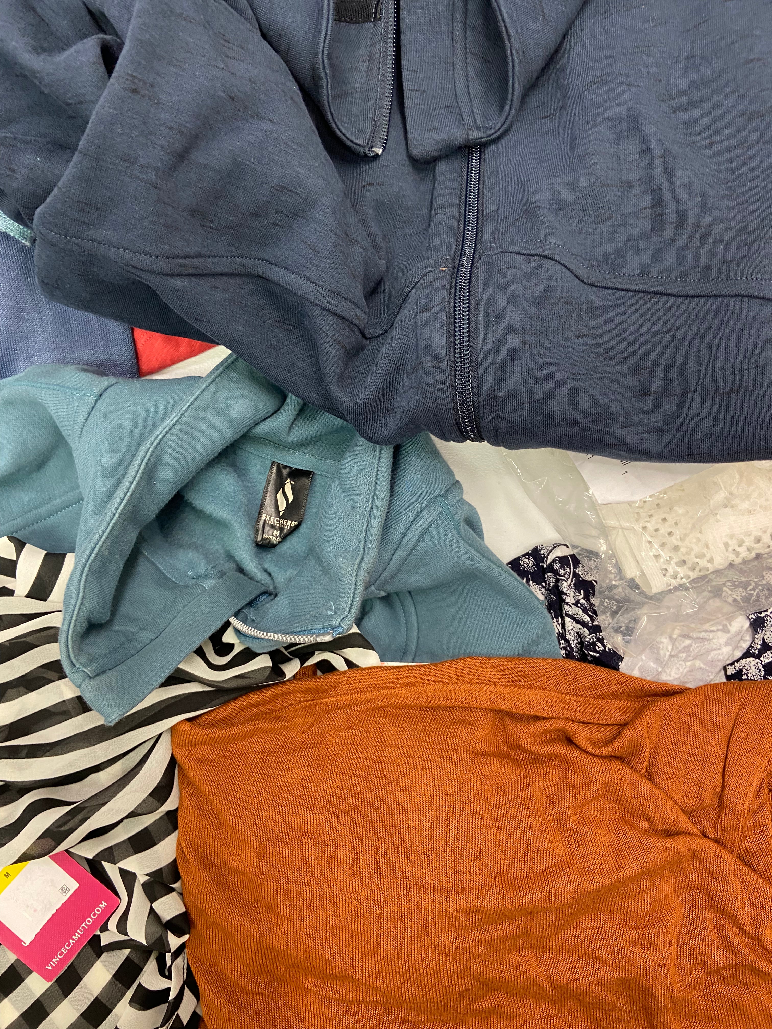 Women's Clothing Tops Wholesale Lot, BANANA REPUBLIC, VINCE CAMUTO, PUMA, FREE PEOPLE, SKETCHERS and more, 18 items, Shelf Pulls, MSRP $935