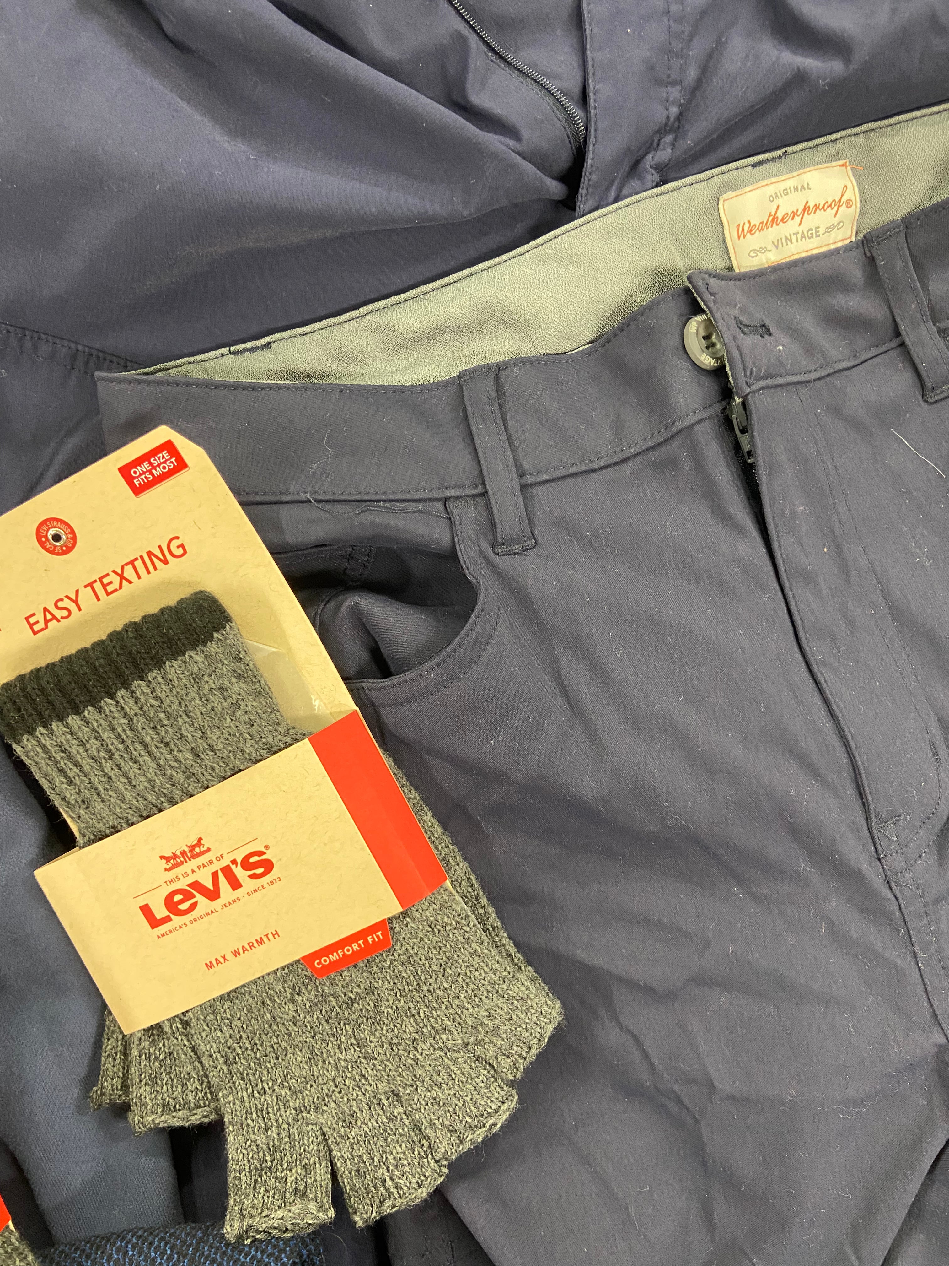 Men's Clothing Assorted Wholesale Lot, HURLEY, LEVI'S, EDDIE BAUER, WEATHERPROOF, ORVIS and more, 10 items, Shelf Pulls, MSRP $624