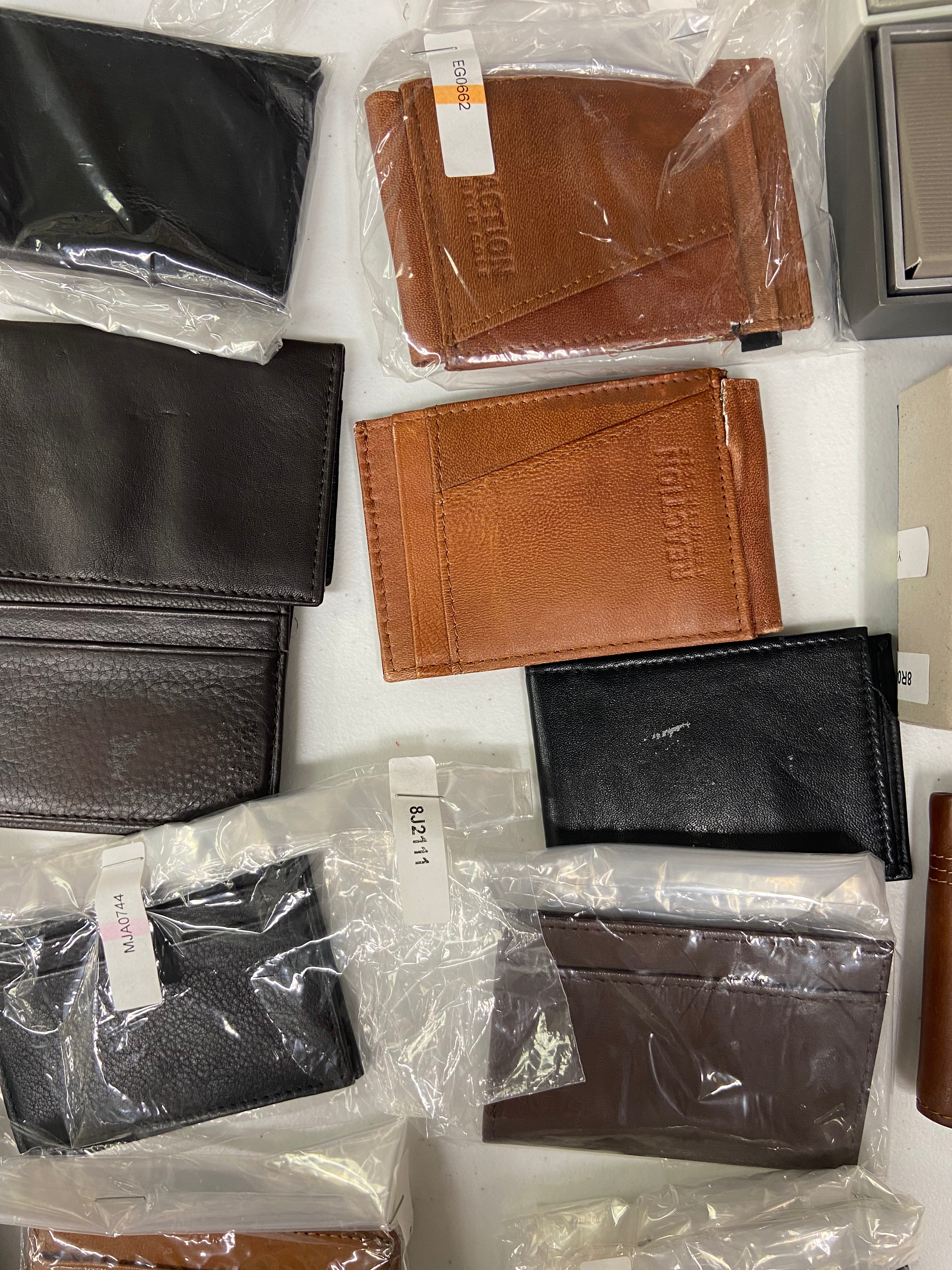 Men's Accessories (Wallets, Card Cases, Cuff Links, Tie Bar) Wholesale Lot, GUESS, GEOFFREY BEENE, RYAN SEACREST, PERRY ELLIS and more, 30 items, CUSTOMER RETURNS