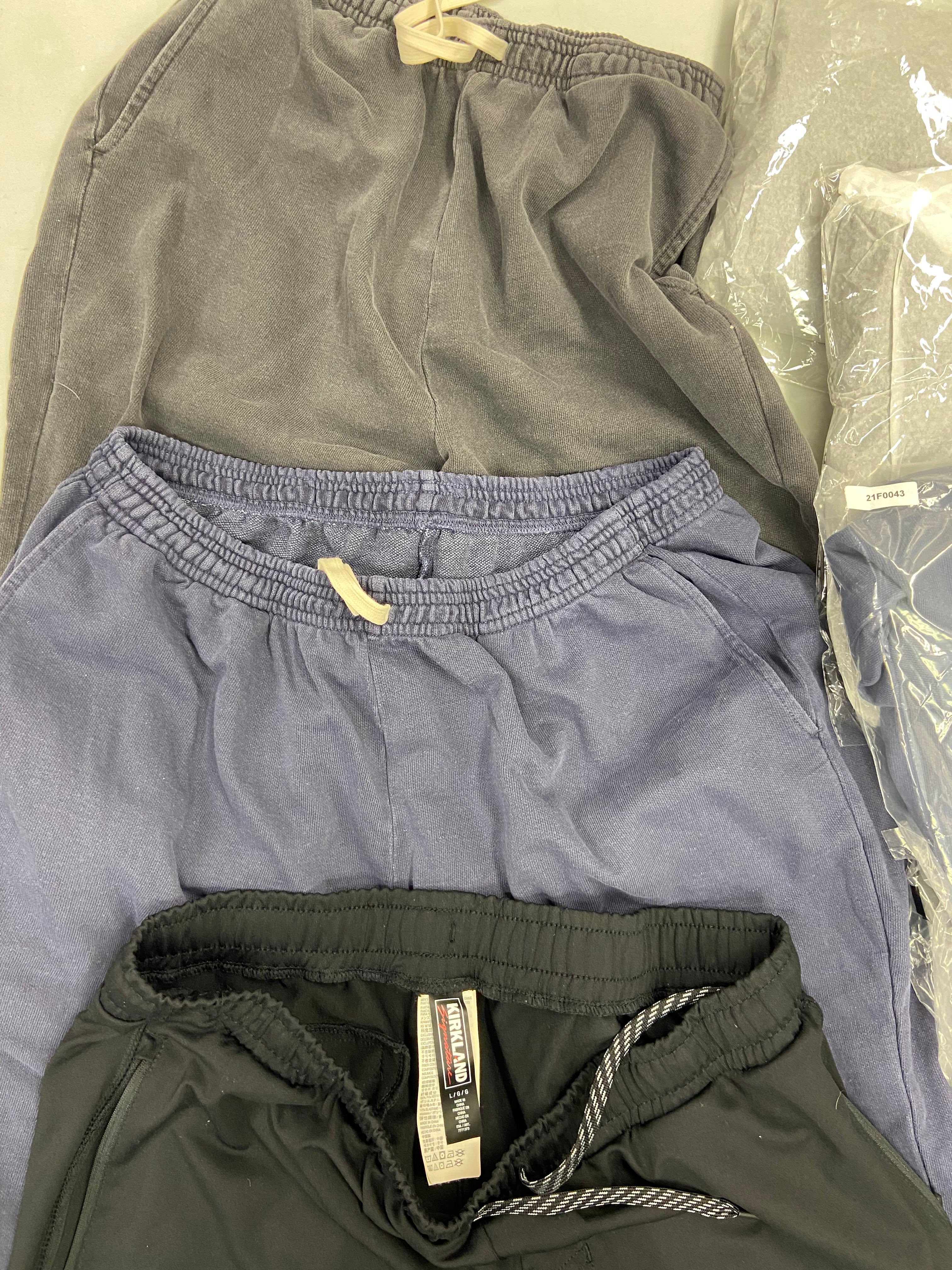 Men's Clothing Sweatpants & Others Wholesale Lot, DYLAN GRAY, 32 DEGREES, KIRKLAND, CATERPILLAR and more, 9 items, Shelf Pulls, MSRP $808
