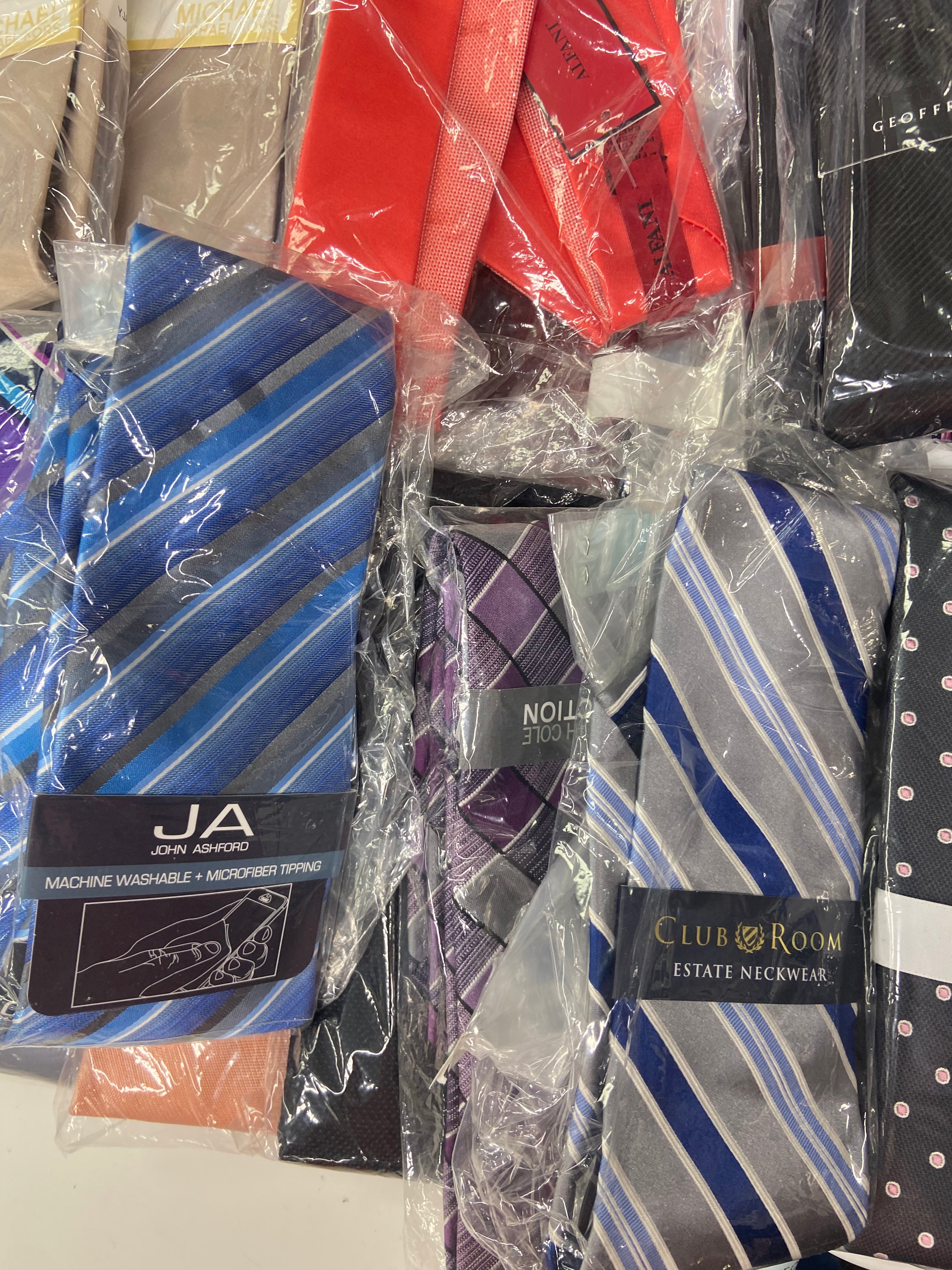 Men's Neckties Wholesale Lot, TOMMY HILFIGER, JOHN ASHFORD, MICHAEL KORS, KENNETH COLE,  CALVIN KLEIN, GEOFFREY BEENE, BAR III and more, 92 items, CUSTOMER RETURNS