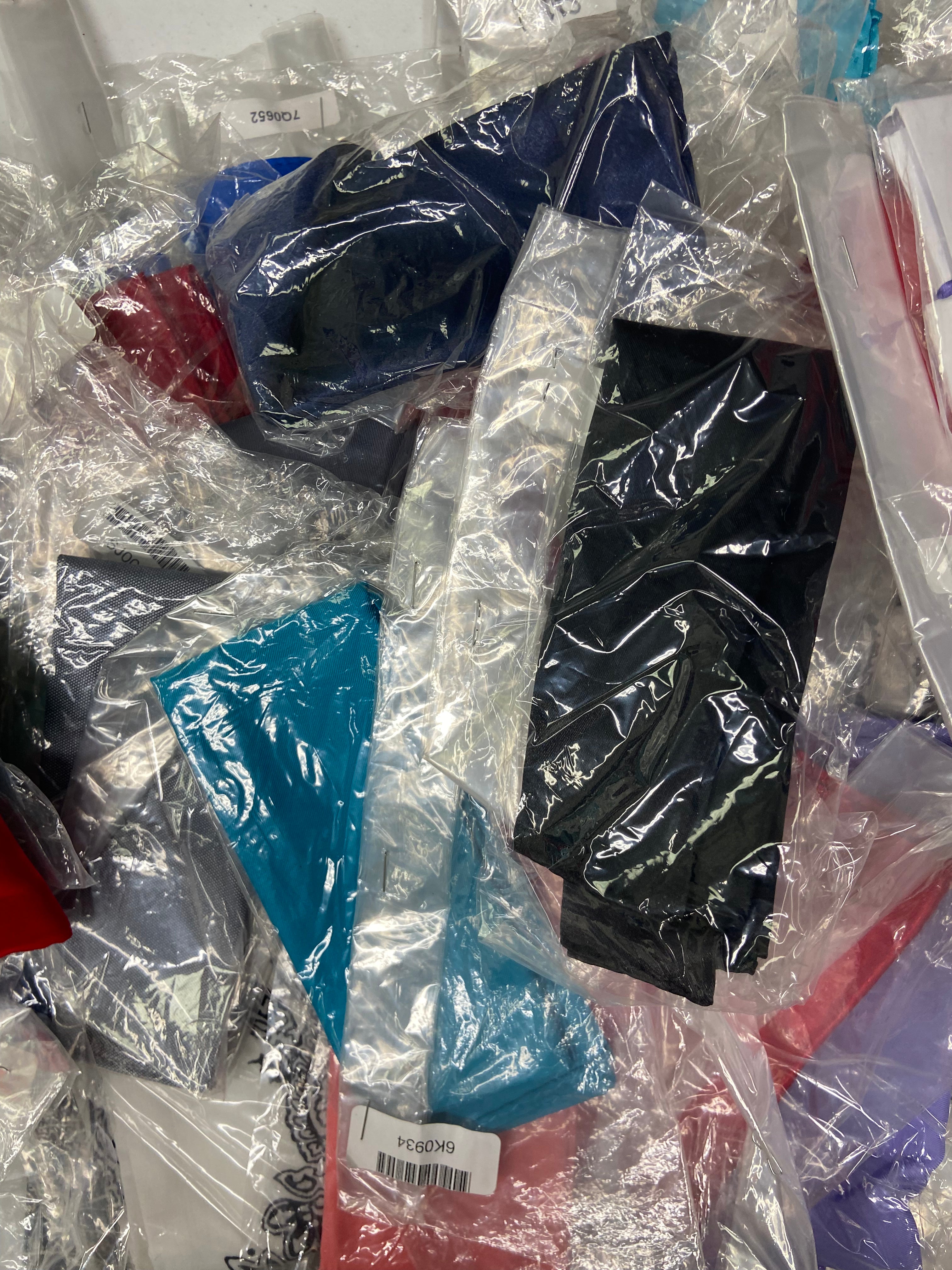 Men's Pocket Squares Wholesale Lot, TOMMY HILFIGER, RYAN SEACREST, BAR III, TALLIA, ALFANI and more, 121 items, CUSTOMER RETURNS