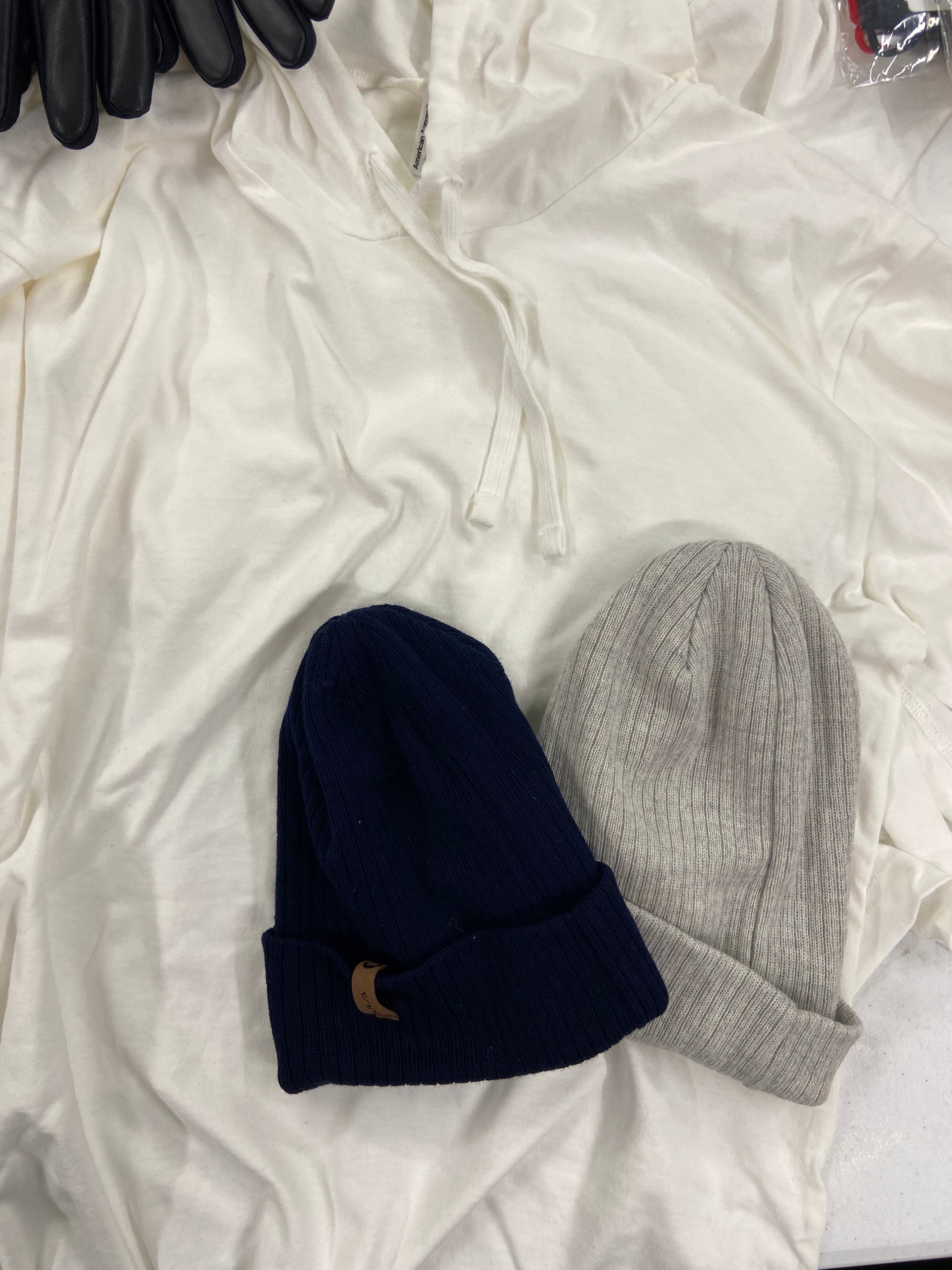 Men's Clothing Assorted Wholesale Lot, SPYDER, LEVI'S, Isotoner, ORVIS, AMERICAN APPAREL  and more, 17 items, Shelf Pulls, MSRP $1,262