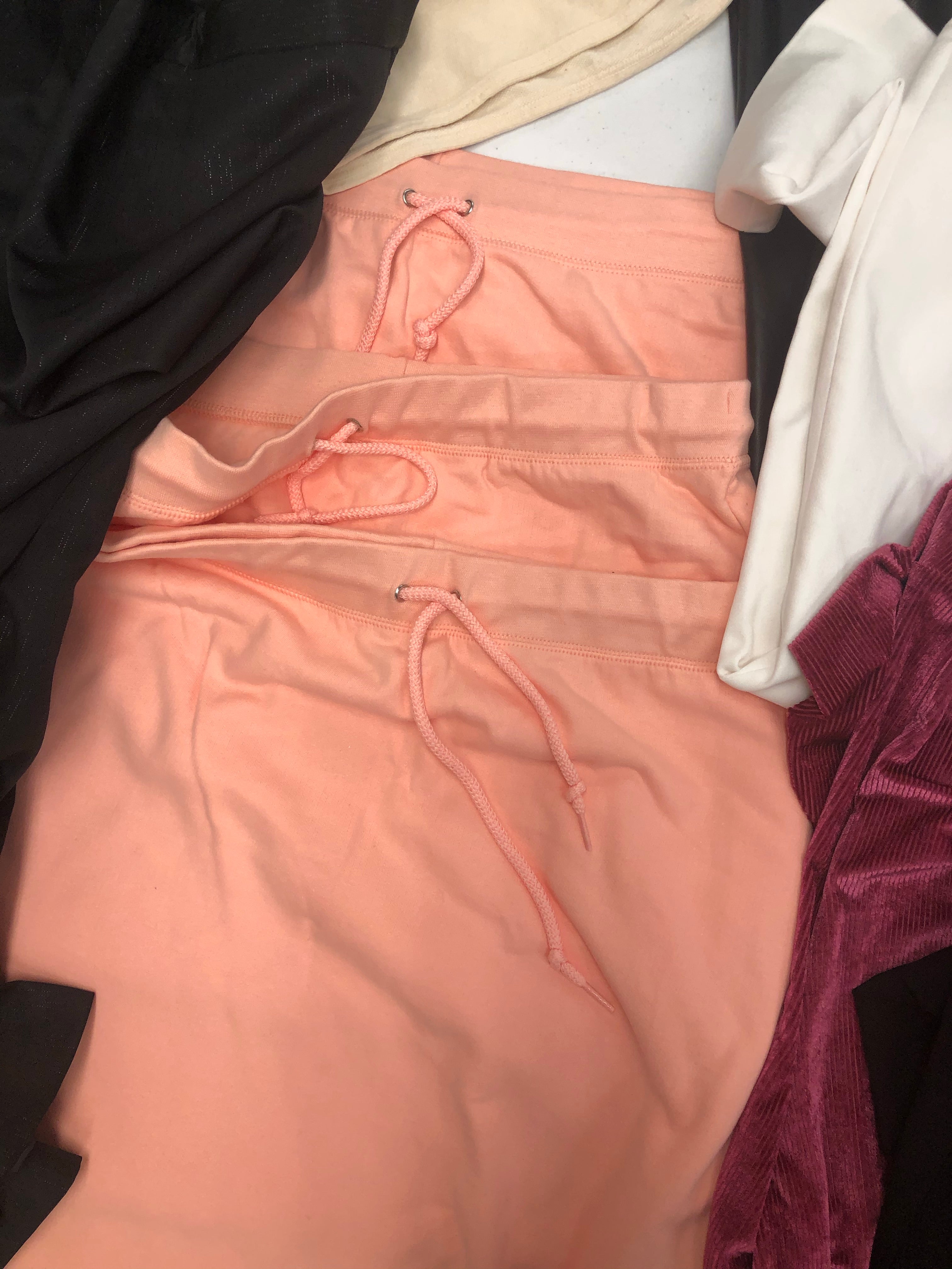 Women's Clothing Bottoms Wholesale Lot, TOMMY HILFIGER, FREE PEOPLE, GUESS, ANNE KLEIN, AMERICAN APPAREL, NINE WEST and more, 15 items, Shelf Pulls, MSRP $864