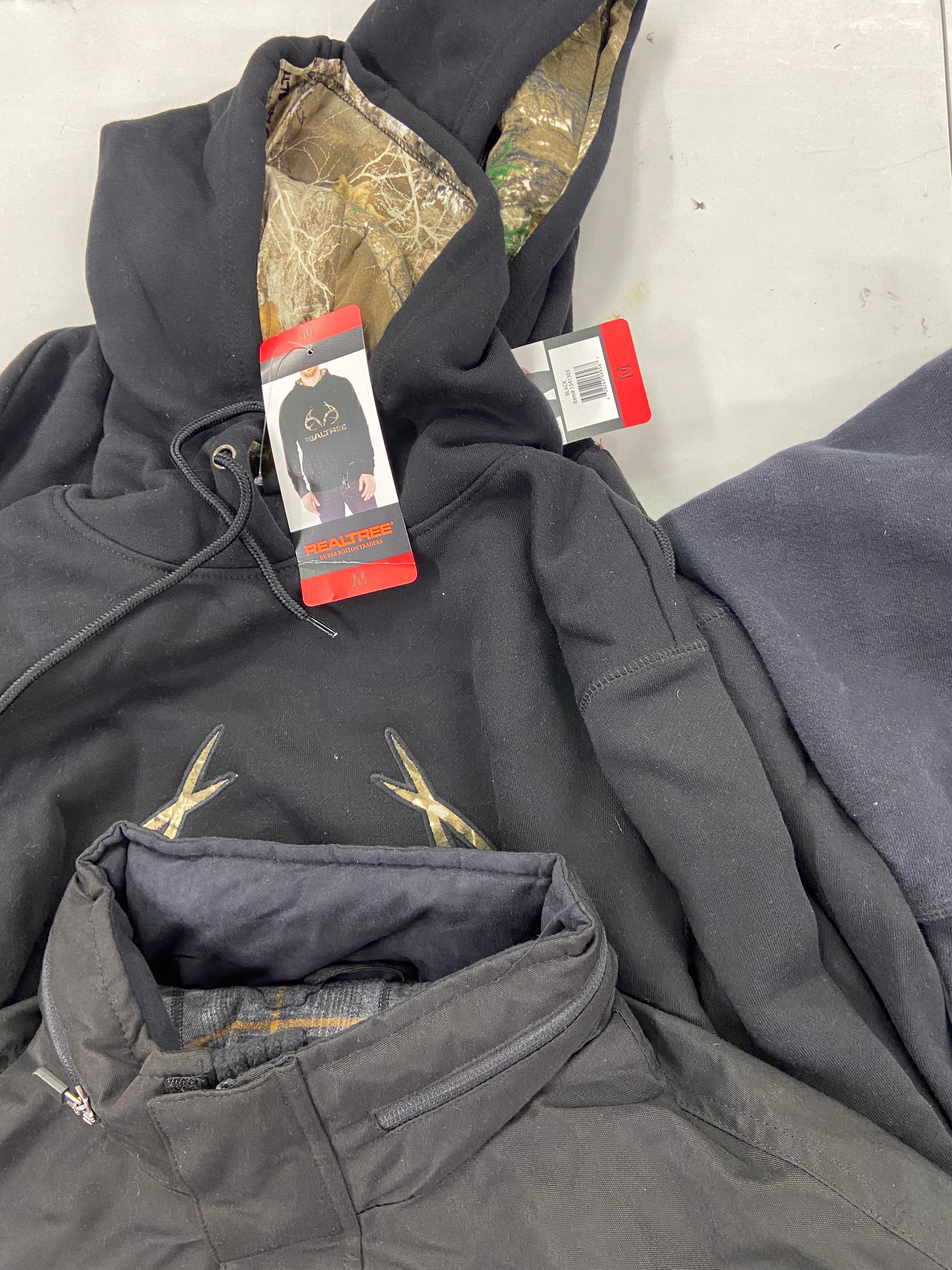 Men's Clothing Sweaters & Others Wholesale Lot, RUGGED ELEMENTS, HI-TEC, REAL TREE, FREEDOM, THE GAME, and more, 7 items, Shelf Pulls, MSRP $510