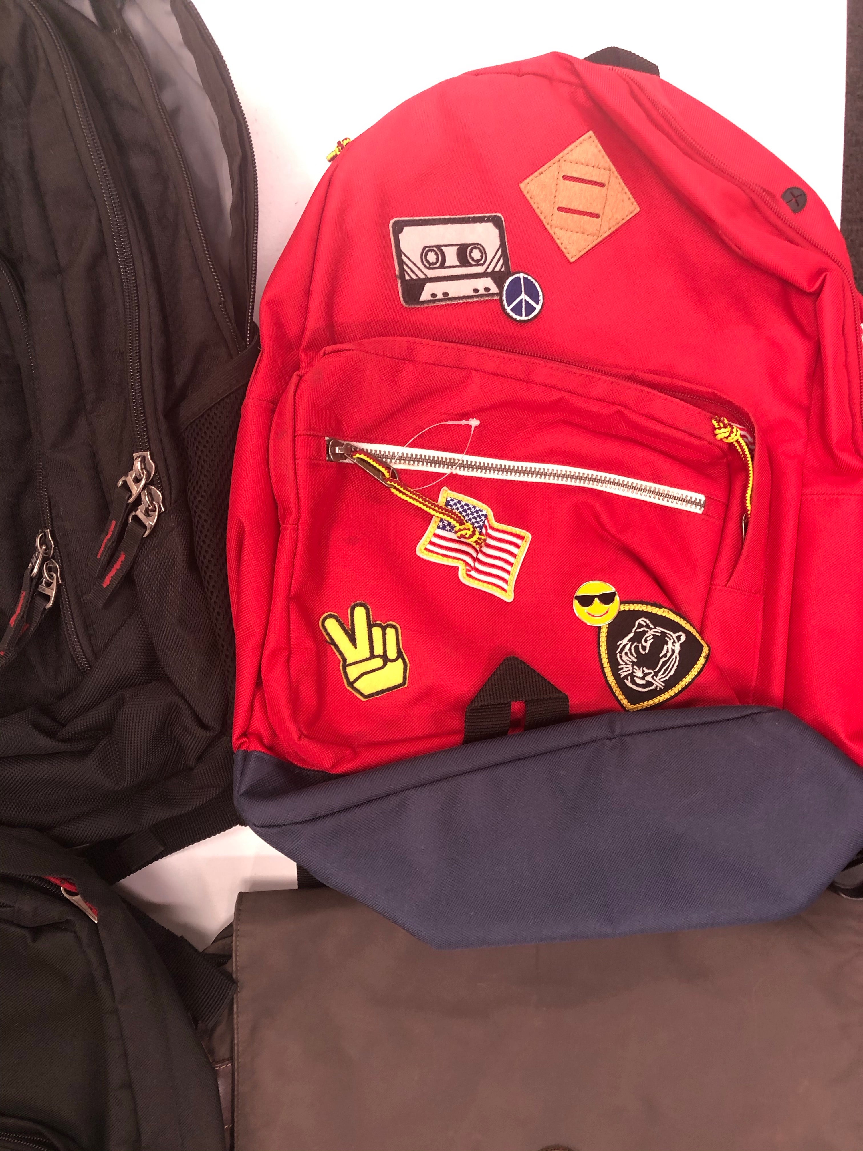Men's Bags Wholesale Lot, JANSPORT, KENNETH COLE, STEVE MADDEN, LUCAS GEAR, 8 Items, CUSTOMER RETURNS, MSRP $398