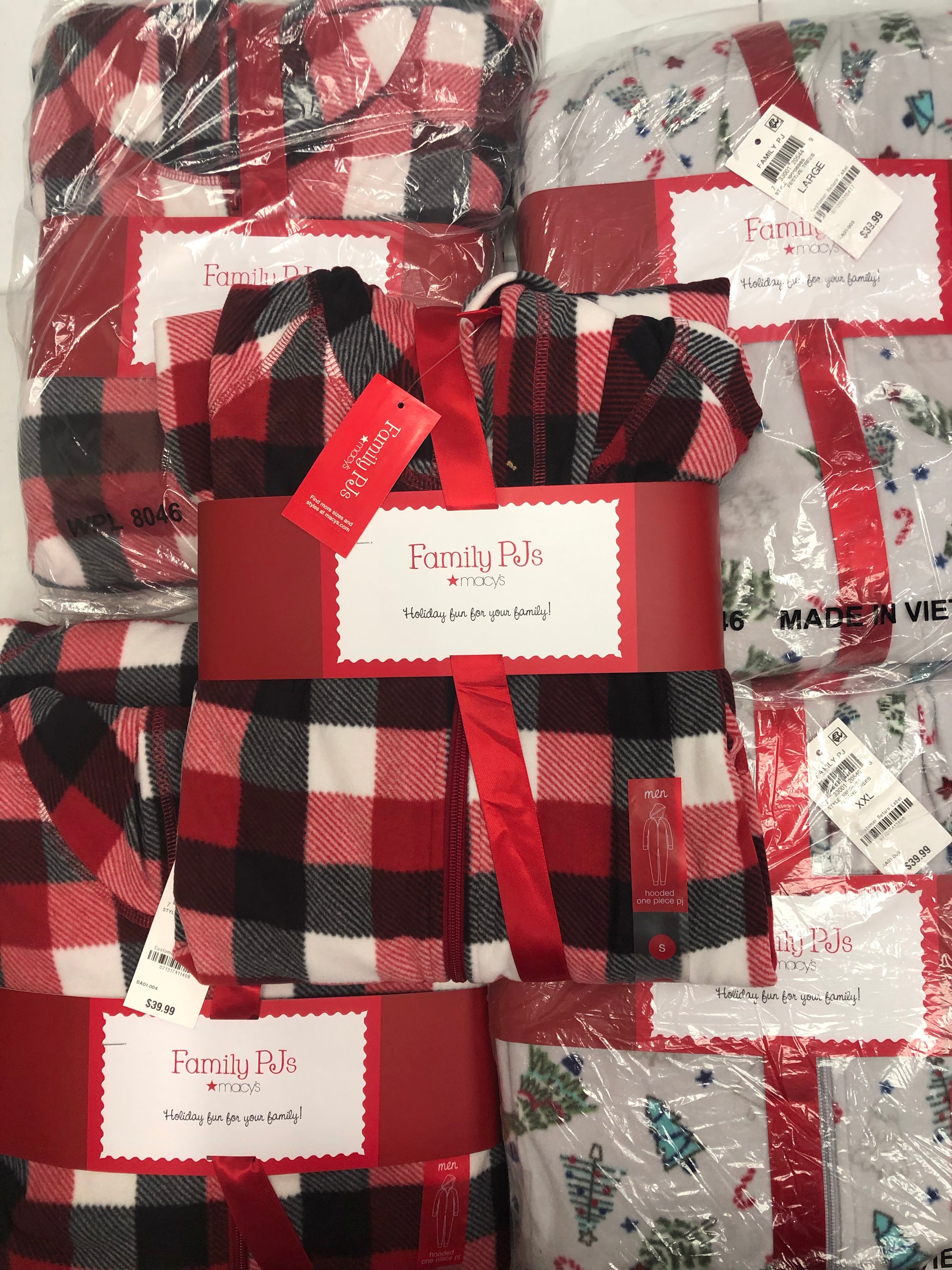Men's Clothing Pajama Wholesale Lot, Family Pajamas, 8 Units, Shelf Pulls, MSRP $319.92