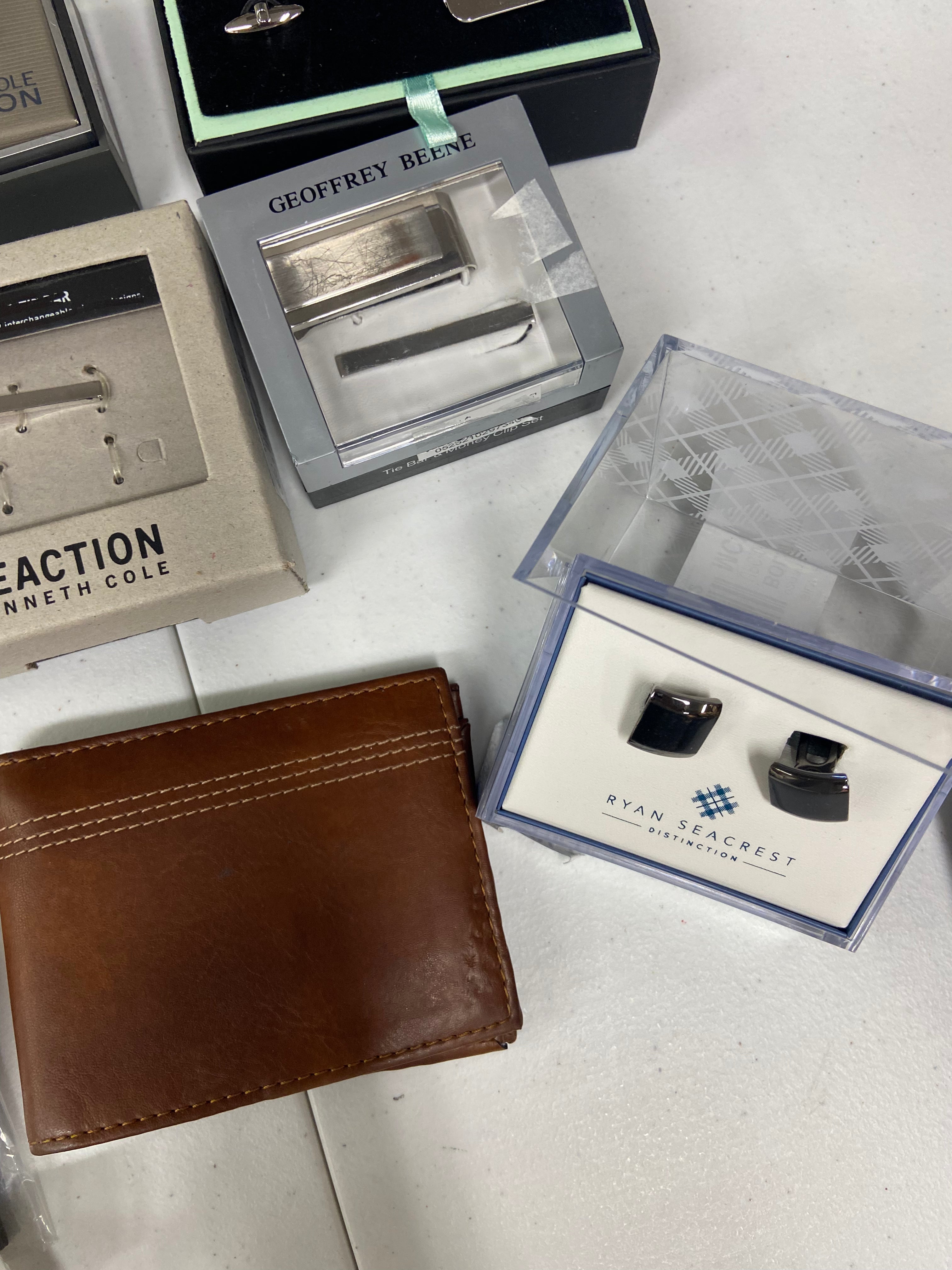 Men's Accessories (Wallets, Card Cases, Cuff Links, Tie Bar) Wholesale Lot, GUESS, GEOFFREY BEENE, RYAN SEACREST, PERRY ELLIS and more, 30 items, CUSTOMER RETURNS