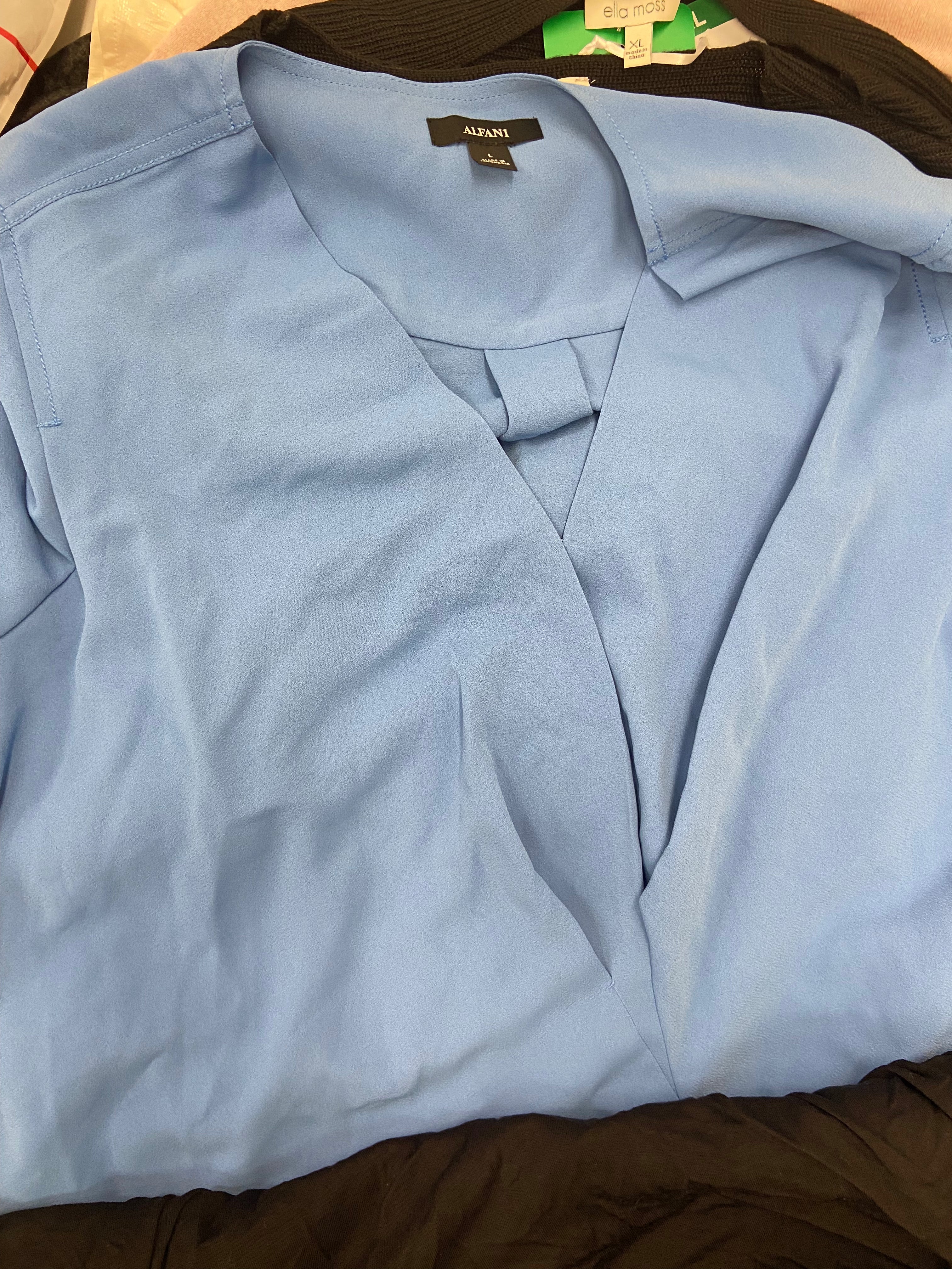 Women's Clothing Tops Wholesale Lot, SPYDER, 32 DEGREES, ELLA MOSS, AQUA, THREE DOTS and more, 17 items, Shelf Pulls, MSRP $663