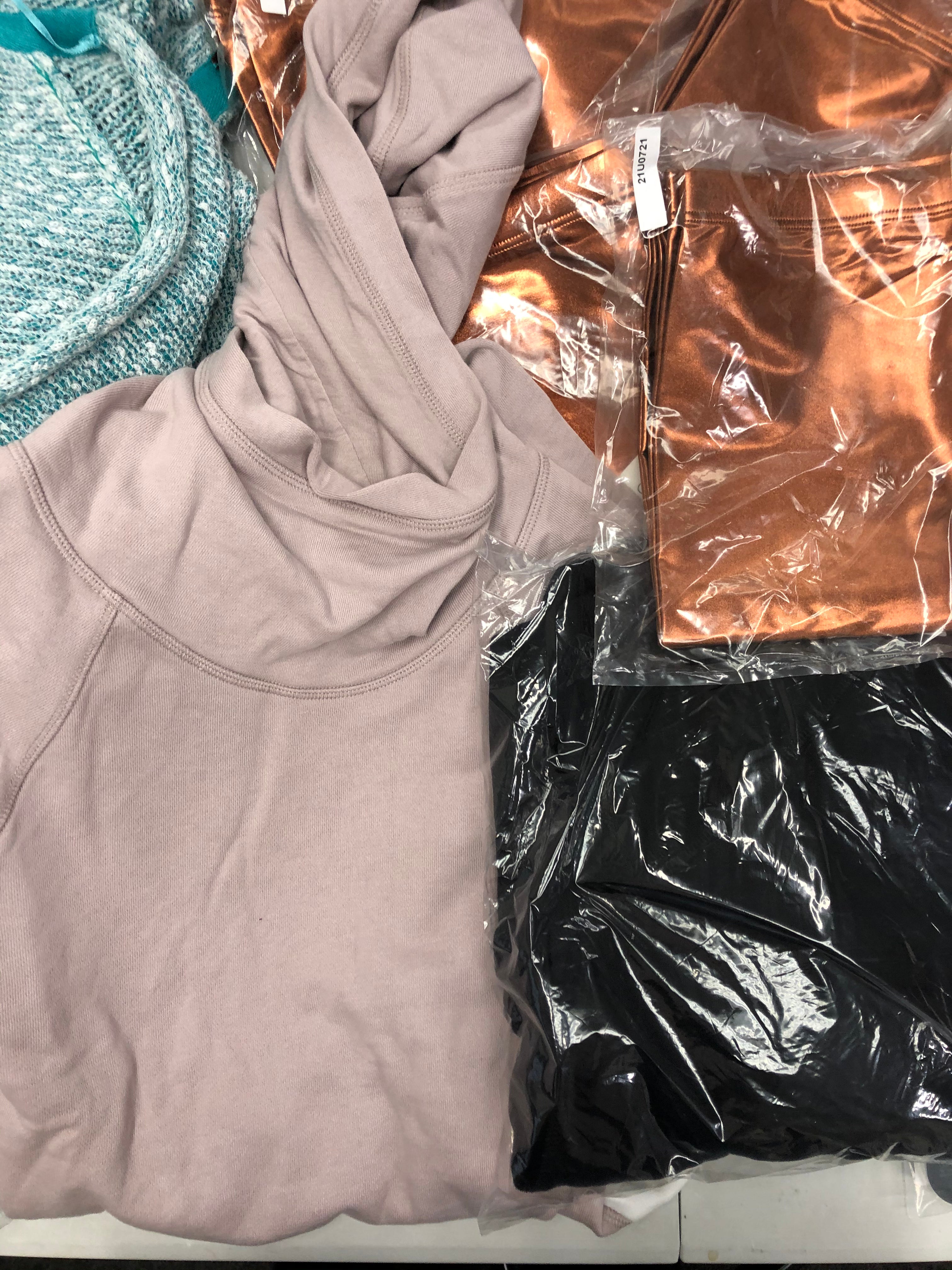 Women's Clothing Sweaters, Cardigans and other Wholesale Lot, CALVIN KLEIN, FREE PEOPLE, AMERICAN APPAREL, 26 items, New, MSRP $1,905