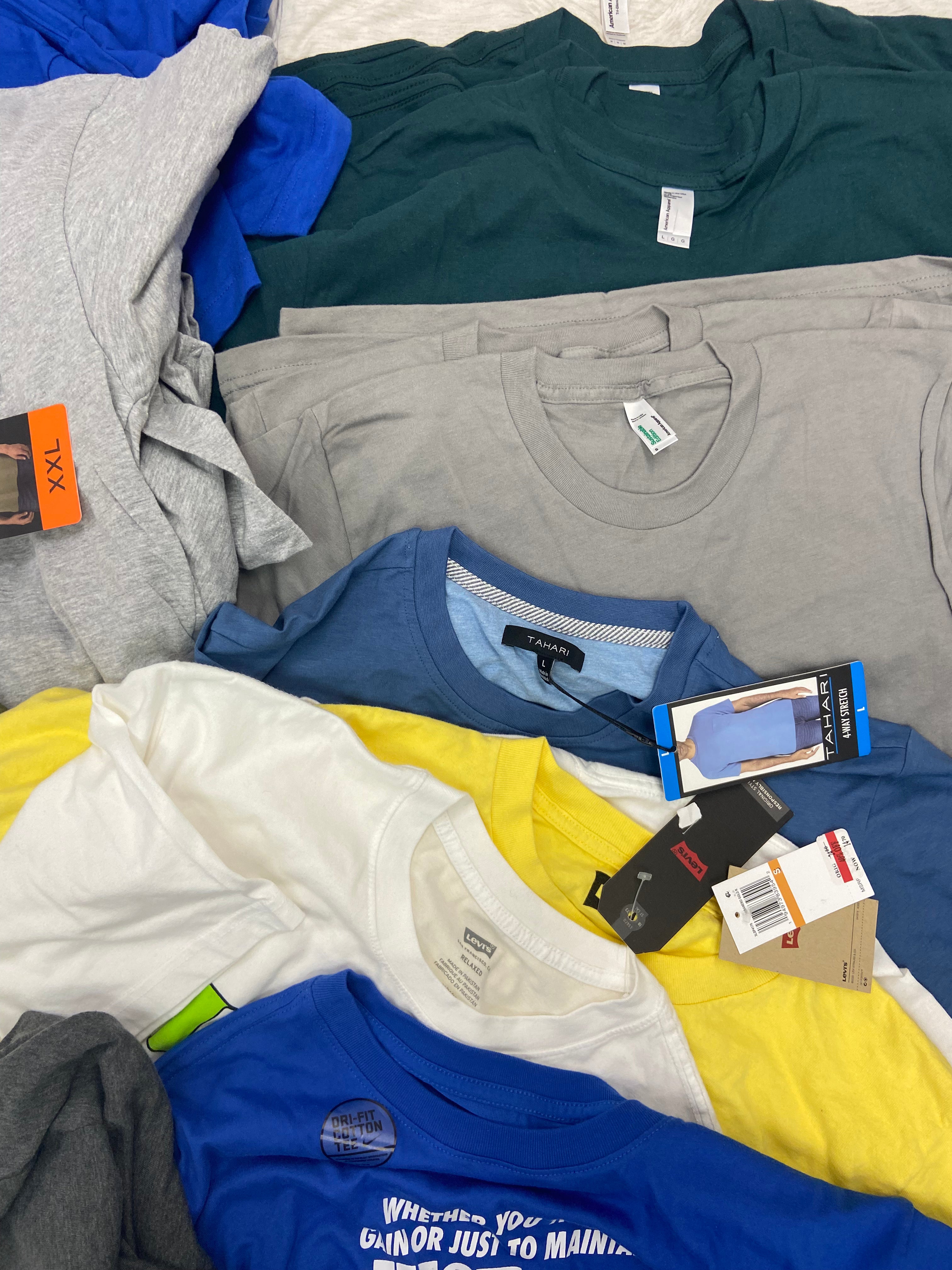 Men's Clothing T-Shirts Wholesale Lot, TAHARI, QUIKSILVER, NIKE, LUCKY BRAND, LEVI'S, KIRKLAND, HURLEY and more, 29 items, Shelf Pulls, MSRP $754