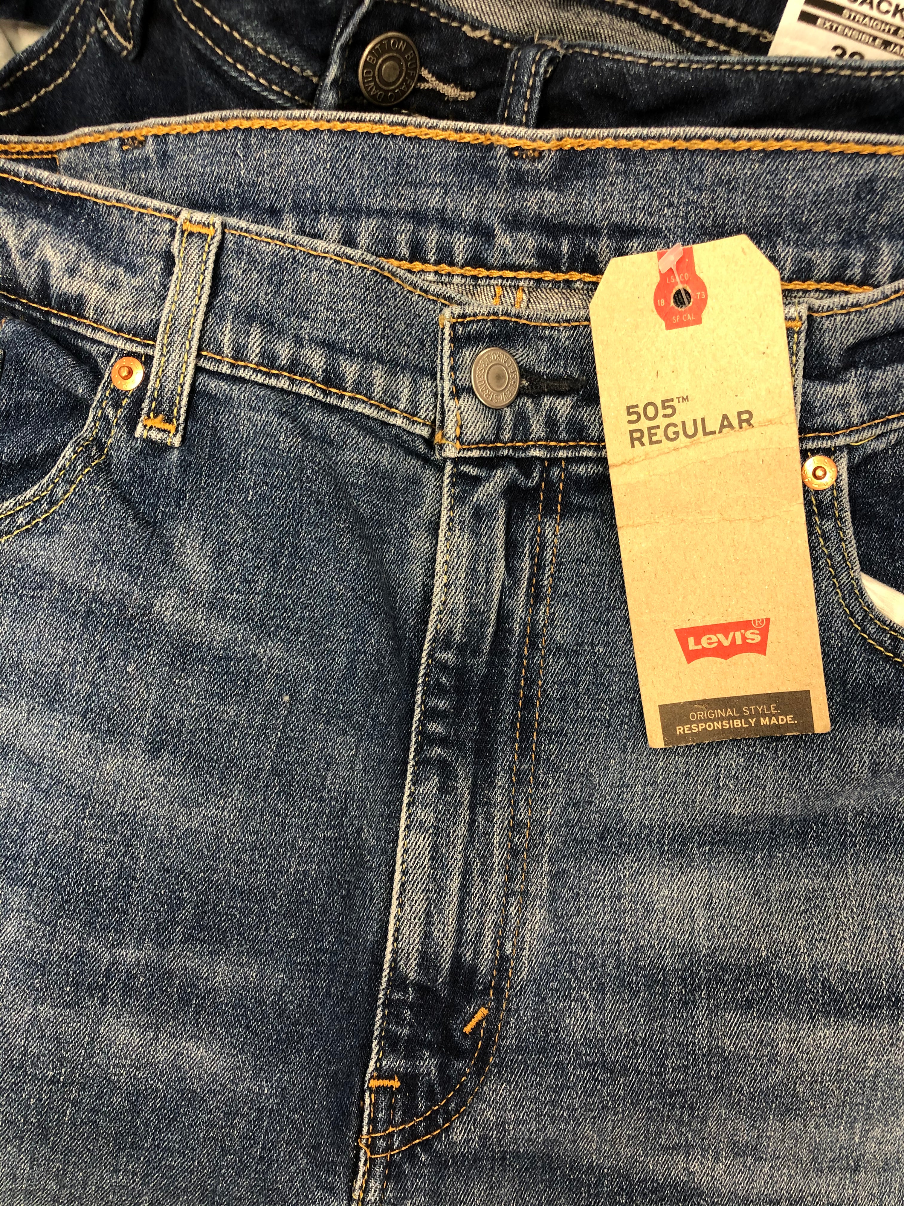 Men's Clothing Jeans & Pants Wholesale Lot, LEVIS, EDDIE BAUER, WEATHERPROOF, KIRKLAND, BUFFALO and more, 10 items, Shelf Pulls, MSRP $623