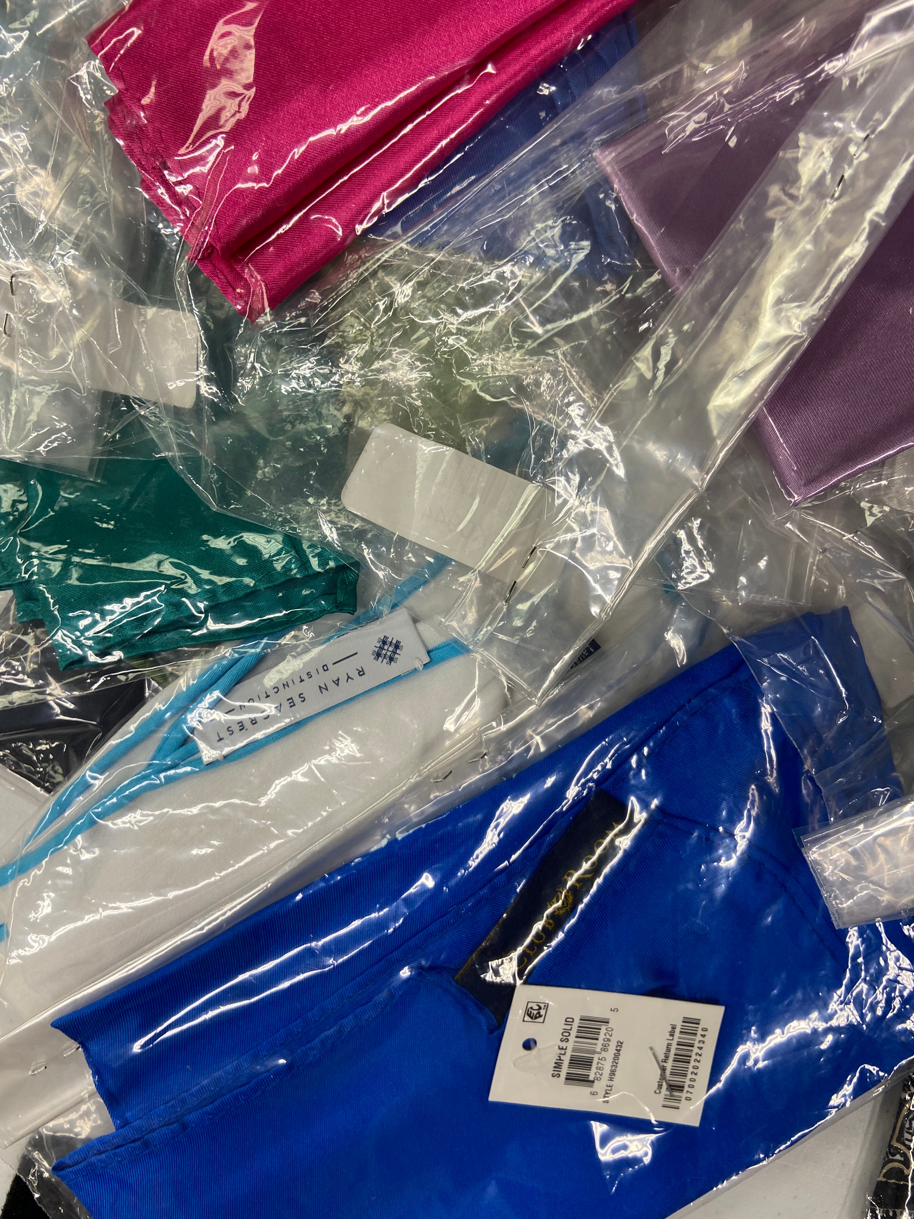 Men's Pocket Squares Wholesale Lot, TOMMY HILFIGER, RYAN SEACREST, BAR III, TALLIA, ALFANI and more, 121 items, CUSTOMER RETURNS