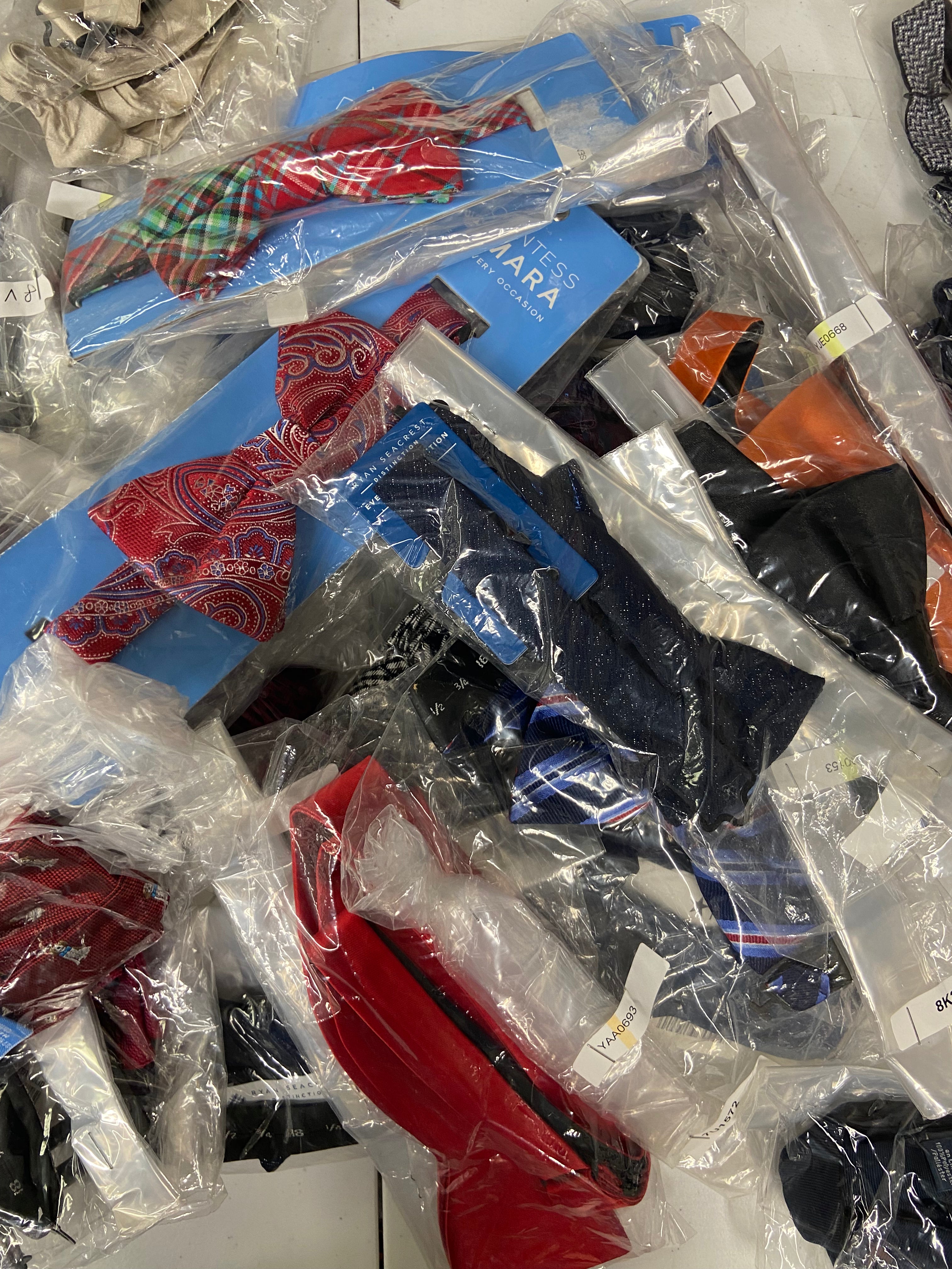 Men's Bow Ties Wholesale Lot, COUNTESS MARA, RYAN SEACREST, ALFANI and more, 92 items, CUSTOMER RETURNS