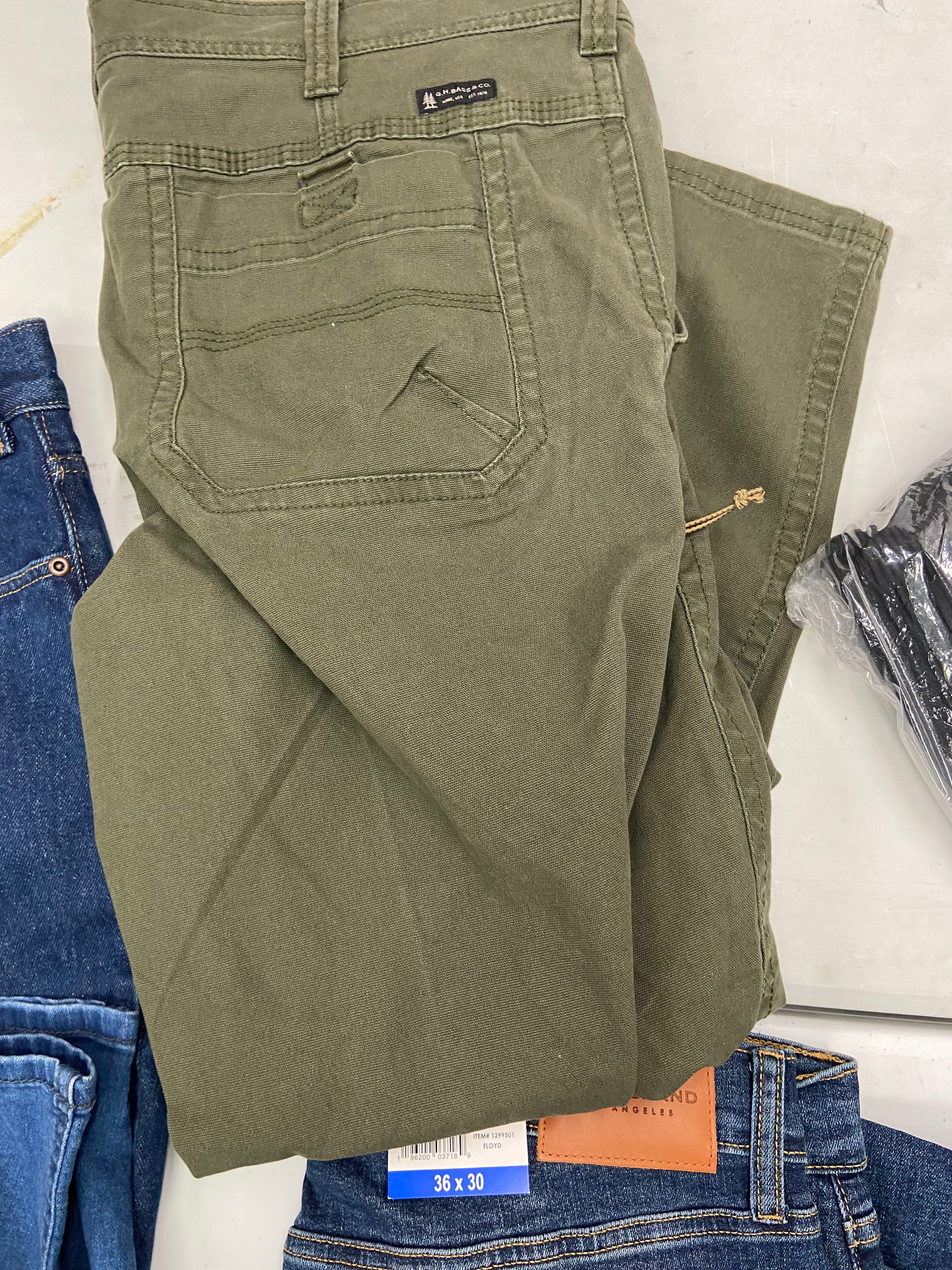 Men's Clothing Pants & Jeans Wholesale Lot, LUCKY BRAND, KIRKLAND, GH BASS, BUFFALO and more, 7 items, Shelf Pulls, MSRP $394
