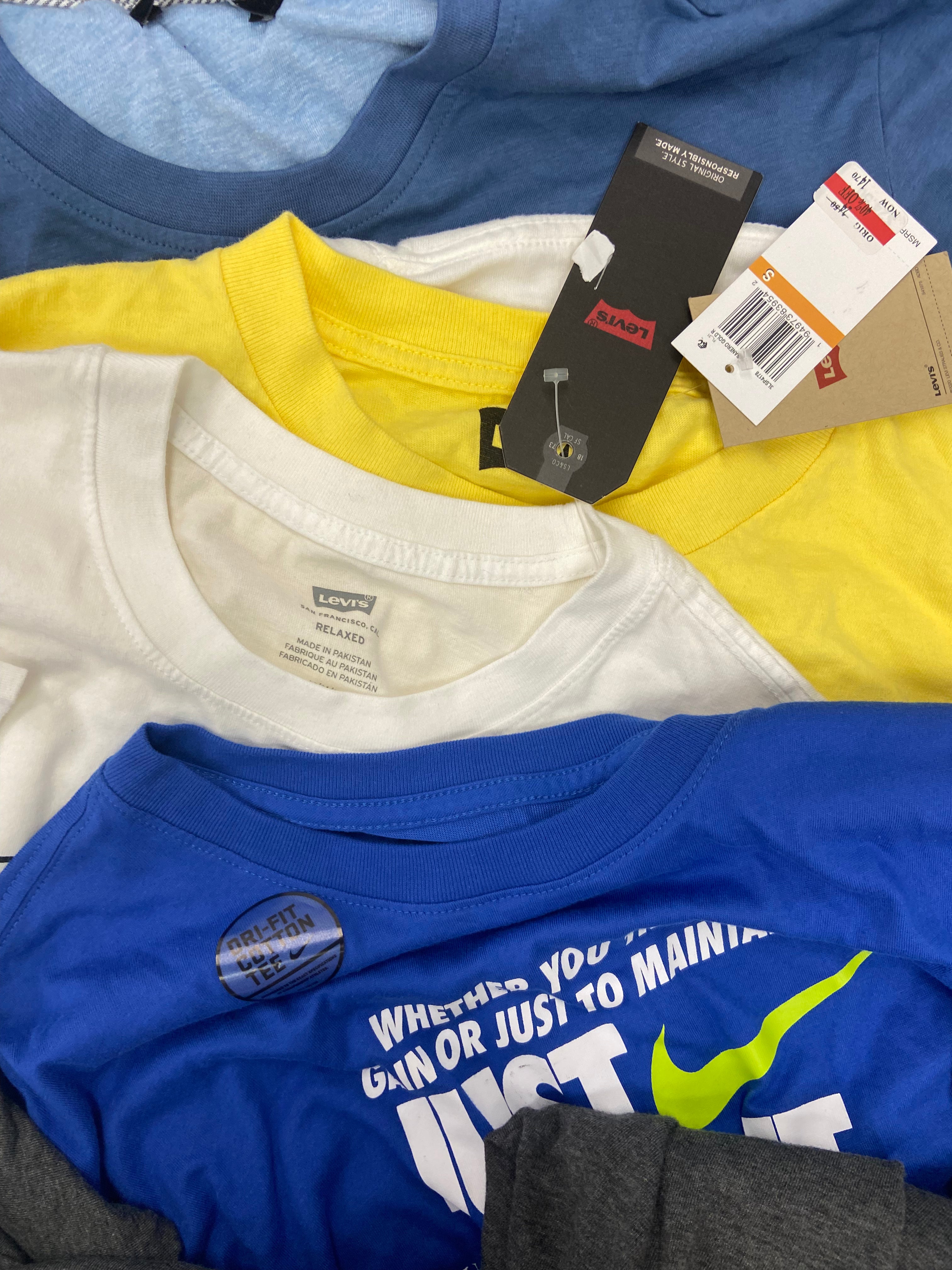 Men's Clothing T-Shirts Wholesale Lot, TAHARI, QUIKSILVER, NIKE, LUCKY BRAND, LEVI'S, KIRKLAND, HURLEY and more, 29 items, Shelf Pulls, MSRP $754