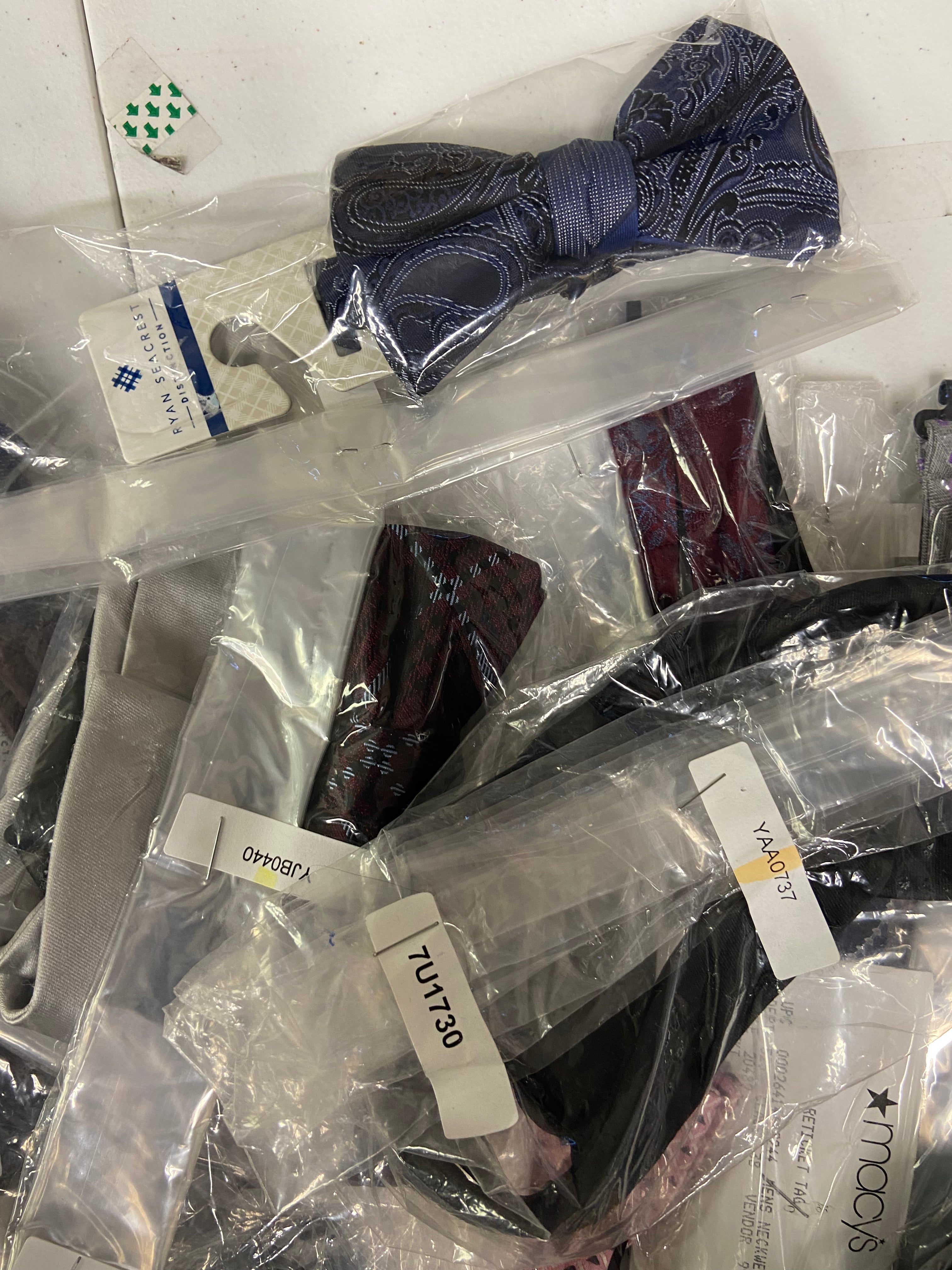 Men's Bow Ties Wholesale Lot, COUNTESS MARA, RYAN SEACREST, ALFANI and more, 95items, CUSTOMER RETURNS