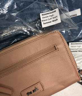 BO25C042_WCLSP Women's Clothing & Accessories Wholesale Lot, DKNY, HUDSON, SAK, AMERICAN APPAREL, STYLE & CO and more, 17 items, Shelf Pulls, MSRP $995