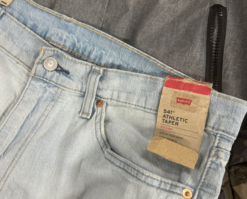 Men's Clothing Outerwear and more, Wholesale Lot, LEVI'S, CLUB ROOM, INC, 4 items, Shelf Pulls, MSRP $485