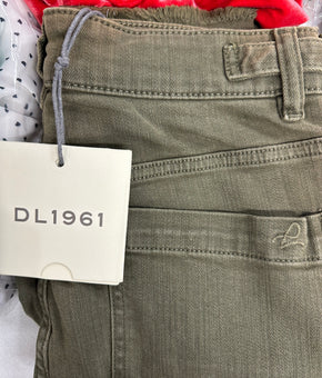 Women's Clothings Assorted Wholesale Lot, JOE'S JEANS, DL1961, CALVIN KLEIN, NORTH FACE, FREE PEOPLE, VERONA and more, 13 items, CUSTOMER RETURNS