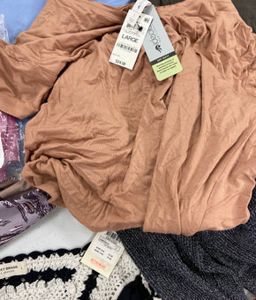 Women's Clothing Assorted Wholesale Lot, LUCKY BRAND, FREE PEOPLE, VINCE CAMUTO, CECE, K-DEER, ENYA CORTA and more, 16 items, Shelf Pulls, MSRP $841