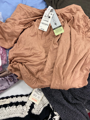 Women's Clothing Assorted Wholesale Lot, LUCKY BRAND, FREE PEOPLE, VINCE CAMUTO, CECE, K-DEER, ENYA CORTA and more, 16 items, Shelf Pulls, MSRP $841