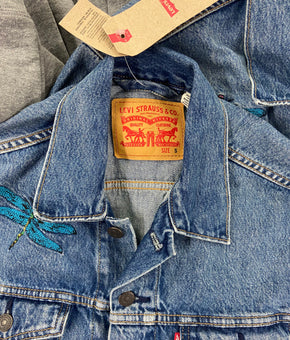 Women's Clothing Jackets and Others Wholesale Lot, LEVI'S, NIKE, BASS OUTDOOR and more, 8 items, Shelf Pulls, MSRP $469