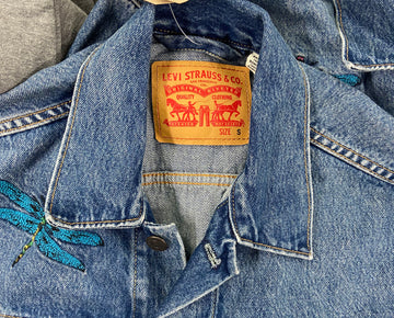 Women's Clothing Jackets and Others Wholesale Lot, LEVI'S, NIKE, BASS OUTDOOR and more, 8 items, Shelf Pulls, MSRP $469