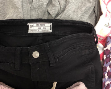 Women's Clothing ASSORTED Wholesale Lot, CALVIN KLEIN, NIKE, FREE PEOPLE, AMERICAN APPAREL and more, 16 items, Shelf Pulls, MSRP $564