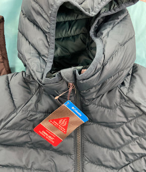 Women's Clothing OUTERWEAR Wholesale Lot, LUCKY BRAND, MARMOT, COLUMBIA, TOMMY HILFIGER and more, 5 items, Shelf Pulls, MSRP $623