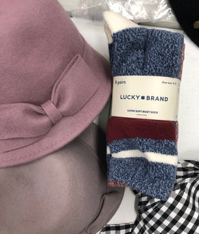 Women's Hats and Other Accessories, Wholesale Lot, LUCKY BRAND, WEATHERPROOF, AMERICAN APPAREL, INC and more, 29 items, Shelf Pulls, MSRP $805