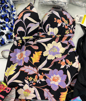 Women's Swimwear & Others Wholesale Lot, UNDER ARMOUR, NIKE, AMERICAN APPAREL, CALIFORNIA WAVES, INC  and more, 26 items, Shelf Pulls, MSRP $1,018
