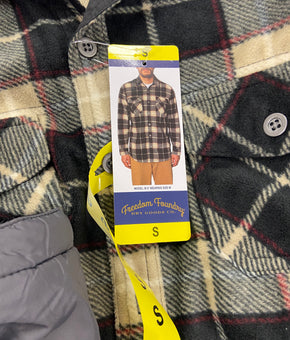 Men's Clothing Sweaters & Others Wholesale Lot, EDDIE BAUER, GERRY, LEGENDARY, HI-TEC, FREEDOM FOUNDRY, 7 items, Shelf Pulls, MSRP $440