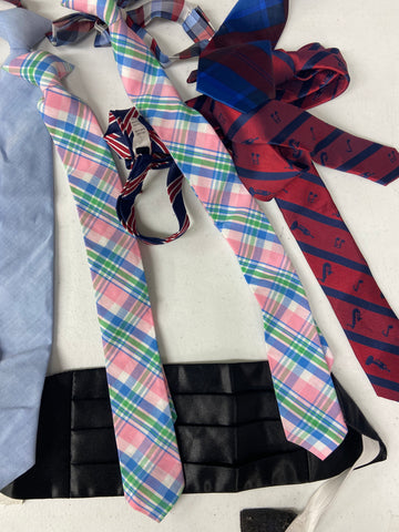 Kid's Neckties, Bow Ties and more Wholesale Lot, TOMMY HILFIGER and other Famous brands, 34 Units, Customer Returns